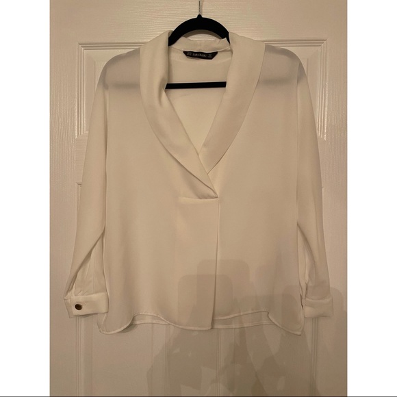 Zara White Flowy Shirt with pleats - Picture 2 of 2